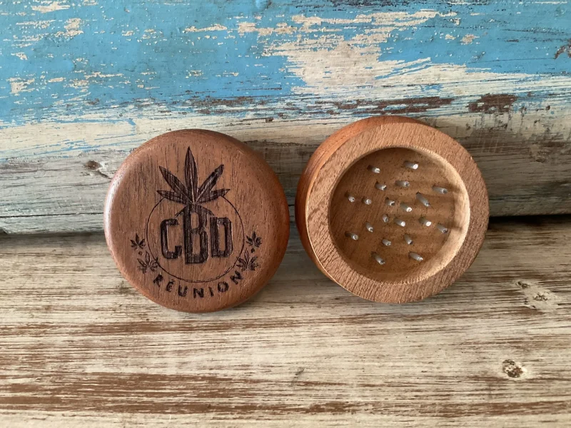 🇷🇪 Grinder en Bois Foncé « CBD Réunion »